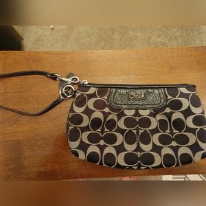 XL coach wrislet with large pocket